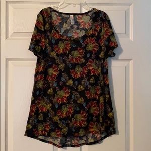 LuLaRoe Medium Classic Tee